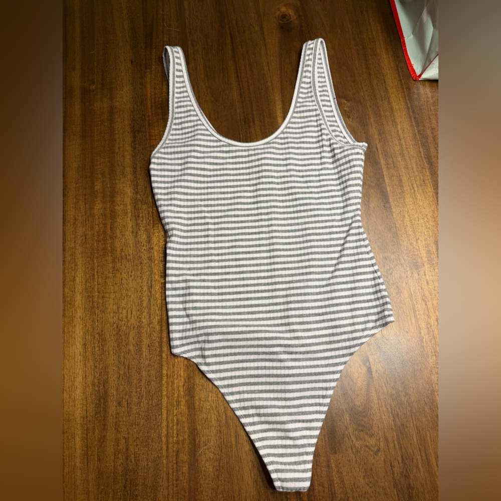 Wilfred free Aritzia Gray and White Striped Bodysuit